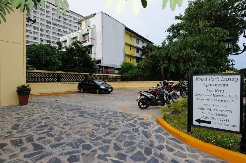 Royal Park Apartments Jomtien Beach Exterior photo